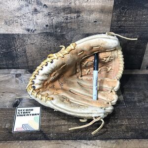 Vintage Wilson Baseball Glove A2370 Ron Guidry Grip Tight Pocket RHT R